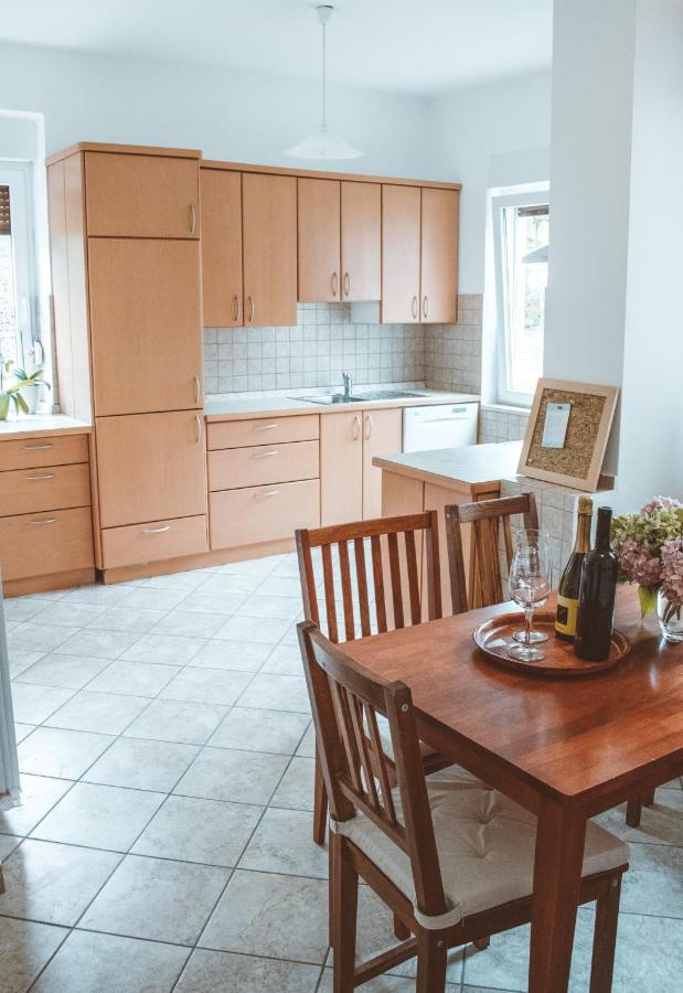 Entoli Apartment Podnanos Екстер'єр фото